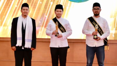 Wagub Jatim Emil Raih Penghargaan Santri Inspiratif Bidang Kepemimpinan Provinsi