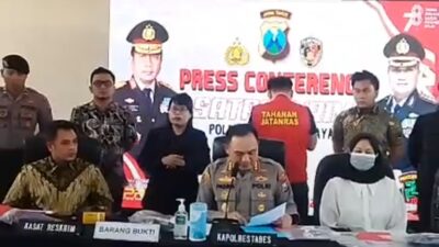 Polrestabes Surabaya menggelar konferensi pers atas tewasnya korban D, Jumat (6/10/2023). (Instagram @humaspolrestabessurabaya) 