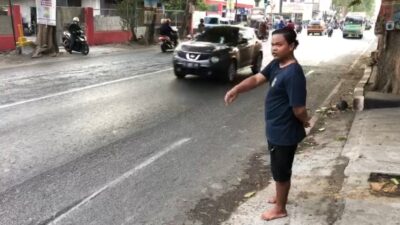 Lokasi kecelakaan yang hampir merenggut nyawa pengendara motor di Mojokerto, Senin (16/10/2023). (Lintang/KabarTerdepan.com) 