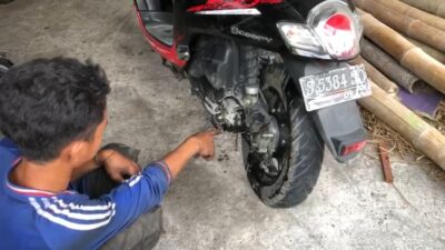 Kondisi motor korban yang rusak di bagian mesin. (Muzakki/KabarTerdepan.com) 
