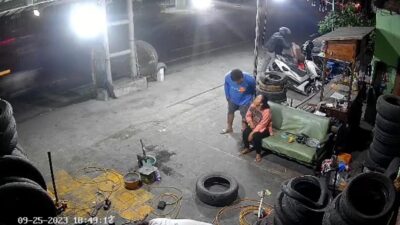 Aksi pencurian tas koper yang berisikan peralatan make up pengantin di Desa Pekukuhan, Kecamatan Mojosari, Kabupaten Mojokerto terekam kamera CCTV (Rekaman CCTV TKP)