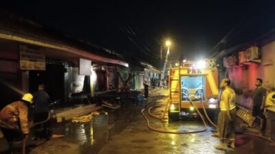 10 Ruko Milik Bumdes Manduro Mojokerto Ludes Terbakar Saat Malam Hari