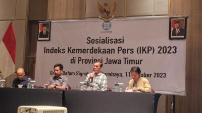 Ketua Komisi Penelitian, Pendataan dan Ratifikasi Pers Dewan Pers, Atmaji Sapto Anggoro saat memaparkan Indeks Kemerdekaan Pers di Surabaya, Kamis (11/10/2023) (Andy / KT)