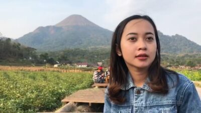 Pengunjung Titik Nol Trawas, Tatik Nur Hasanah (Lintang / KabarTerdepan.com)