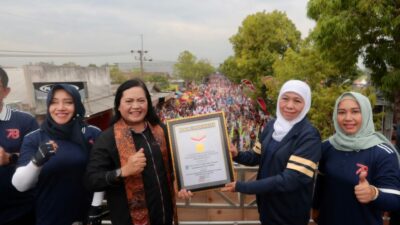 Gerak Jalan Mojokerto-Suroboyo Pecahkan Rekor Muri, Arak Bendera Merah Putih Terpanjang
