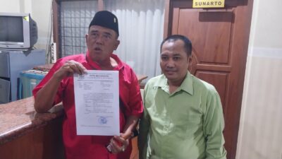 Ketua DPRD Kota Mojokerto, Sunarto menyampaikan tiga nama calon pj Wali Kota Mojokerto, Minggu (5/11/2023). (Andy/KT) 