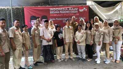 Puluhan relawan pendukung Prabowo-Gibran Deklarasikan dukunganya, Sabtu (11/11/2023) sore di Gardu Prabowo Mojokerto (Lintang / Kabarterdepan.com)
