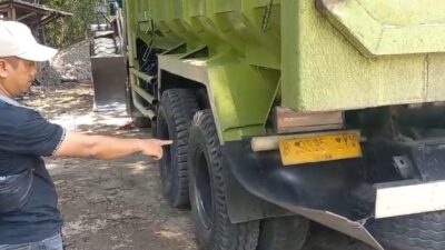Dump truk yang melindas gadis 12 tahun di Ngoro Mojokerto (Lintang / Kabarterdepan.com)