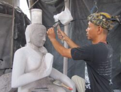 Deni Indianto Seniman Patung Pahat Tradisional di Mojokerto yang Masih Bertahan