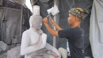 Deni Indianto, Seniman Patung Pahat Tradisional yang Masih Bertahan