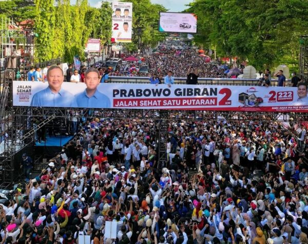 1,2 juta Orang Ikuti Jalan Sehat Bersama Gibran di Makassar, Target Menang Pilpres 60 Persen