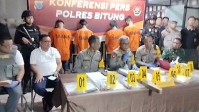 IMG 20231127 094416 1 Konferensi Pers di Polres Bitung menetapkan 7 orang tersangka, Minggu (26/11/2023). (X @BedidinQ)