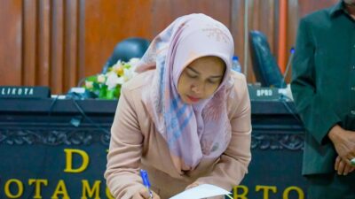 543f73bcf4a1584e9085a2cdb09cbb13