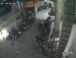 Aksi Pencurian Motor Milik Karyawan Home Industri Kerupuk di Kutorejo Terekam CCTV