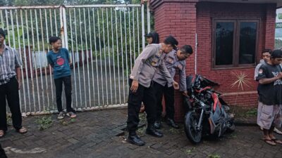 Melintas di Turunan Trawas Mojokerto, Pemotor Tewas Usai Tabrak Mobil