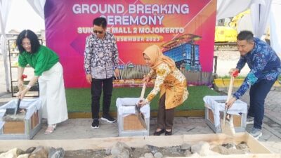 Wali Kota Mojokerto saat peletakan batu pertama pembangunan Sunrise Mall 2, Sabtu (9/12/2023)