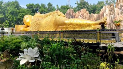 Patung Budha Tidur di desa Bejijong, kecamatan Trowulan, Kabupaten Mojokerto. (Erix/kabarterdepan.com)