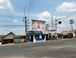 2 Billboard Capres dan Cawapres Bertengger di Atas Pos Polisi, Bawaslu Kabupaten Mojokerto Merespon Cepat