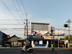2 Billboard Capres dan Cawapres di Atas Pos Polisi, Ketua Bawaslu Mojokerto : Sudah Dicopot Vendor