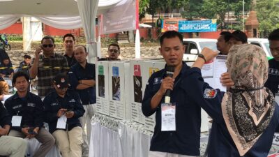 Simulasi pemungutan dana penghitungan suara pemilu 2024 yang digelar KPU Kabupaten Mojokerto, Rabu (20/12/2023). (Redaksi kabarterdepan.com) 