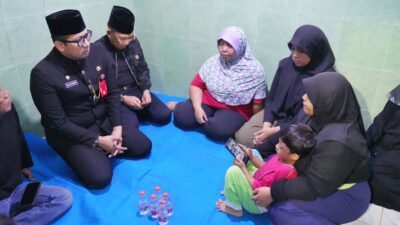 Pj Wali Kota Mojokerto, Moh Ali Kuncoro melayat ke rumah keluarga korban di Sidomulyo Gang 5