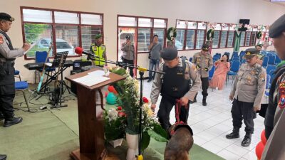 Anjing pelacak K-9 Polres Mojokerto, Belgian Malinois melakukan sterilisasi di gereja jelang Ibadah Natal 2023 (Polsek Dlanggu)