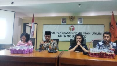 Diskusi peran media dalam pemilu 2024 yang digelar Bawaslu Kota Mojokerto, Kamis (28/12/2023). (Redaksi kabarterdepan.com) 