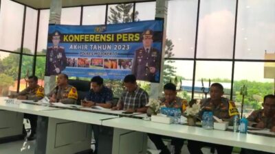 Konferensi Pers, Kapolres Mojokerto, AKBP Wahyudi di hadapan awak media (Redaksi Kabarterdepan.com)