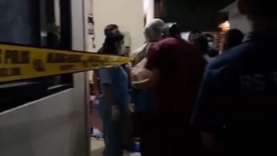 Polisi melakukan olah TKP di rumah kontrakan tempat terjadinya pembunuhan 4 anak, Rabu (6/12/2023). (Tangkapan layar X/twitter @never_alonely) 