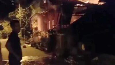 Kondisi rumah milik warga Jetis Mojokerto saat dilalap si jago merah. (Joe/kabarterdepan.com) 