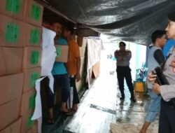 Tiba di Gudang KPU, Polisi Kawal Ketat Pengiriman Surat Suara Pileg DPRD Kabupaten Mojokerto