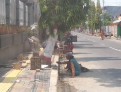 Amburadulnya Pekerjaan Pavingisasi di Jalan Gajah Mada dan Taman Siswa Kota Mojokerto