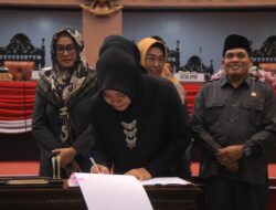 Bupati Mojokerto Hadiri Rapat Paripurna, Bahas Raperda RTH