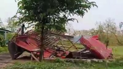 Kerusakan yang terjadi di beberapa rumah warga Desa Mojowono, Kecamatan Kemlagi, Kabupaten Mojokerto, Senin (1/1/2024) siang (Redaksi Kabarterdepan.com)