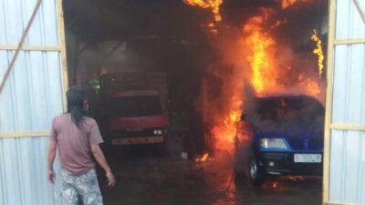 Usai Tersulut Api, Pria di Trowulan Mojokerto Dilarikan ke Rumah Sakit