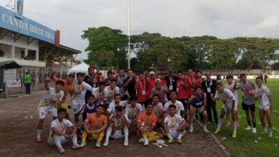 Kegembiraan skuad PSMP Mojokerto setelah memastikan  lolos ke babak 16 besar Liga 3 PSSI Jatim, Kamis (11/1/2024). (Humas PSMP Mojokerto) 