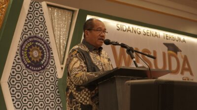 Wabup Asahan, Taufik Zainal Abidin Siregar memberikan sambutan Sidang Senat Terbuka Wisuda Sarjana Angkatan X STIE MA (Adha/kabarterdepan.com)