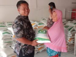 421 KPM Desa Sumberejo Sragen Terima Bantuan Beras 10 kg per Bulan