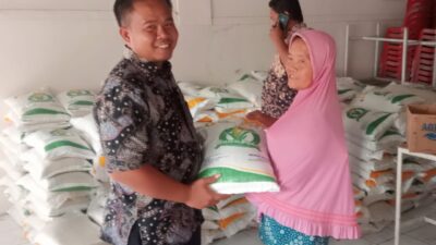 421 KPM Desa Sumberejo Sragen Terima Bantuan Beras 10 kg per Bulan