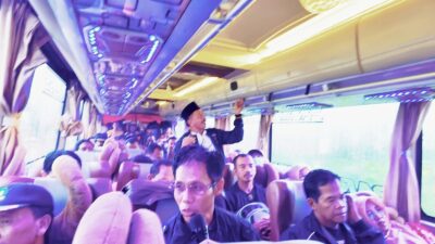Puluhan Kades di Sragen berangkat ke Jakarta, Selasa (30/1/2024). (Masrikin/kabarterdepan.com) 