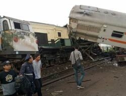 BREAKING NEWS : Kecelakaan Kereta Api Turangga Vs KA Commuter di Bandung