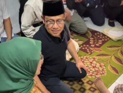 Kunjungi Mojokerto, Cak Imin Beri Bantuan Penanganan Medis untuk Ibu Penderita Kaki Gajah
