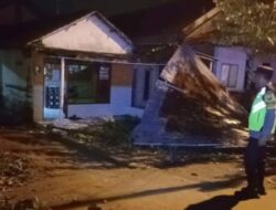 Diterjang Puting Beliung, Belasan Rumah, Masjid dan Madrasah di Kutorejo Mojokerto Rusak