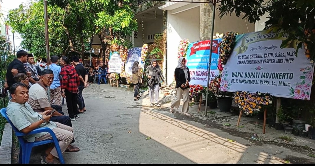 Persiapan pemakaman almarhum Didik Chusnul yakin. (Joe/kabarterdepan.com) 