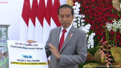 Presiden Jokowi saat klarifikasi presiden noleh memihak, Jumat (26/1/2024). (Tangkapan layar YouTube @sekretariatpresiden)