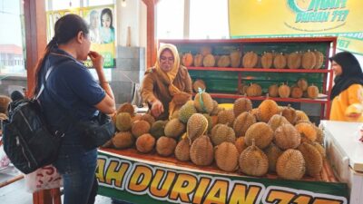 Stand Omah Durian 717 di event KenDuren Sunrise Mall. (Joe/kabarterdepan.com) 