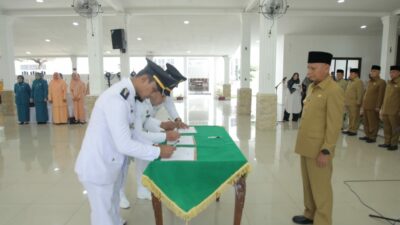 Bupati Asahan melantik sejumlah pejabat di lengkungan Pemkab Asahan. (Adha/kabarterdepan.com) 