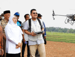 Tanam Kedelai Gunakan Drone Hanya 10 Menit per Hektar, Gubernur Khofifah: Ini Harapan Baru