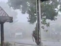 Puluhan Rumah di Kemlagi Mojokerto Disapu Angin Puting Beliung
