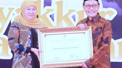 Gubernur Khofifah Raih Penghargaan Kepala Daerah Terbaik dari MUI Jatim
